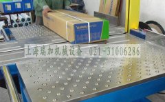 万向球(万向球输送机,万向球平台)可以方便地将单件输送物转向、旋转、平推，作为一种零部件被广泛应用于传输系统、进料